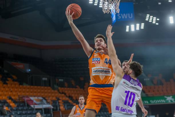 队内前列 队内前列