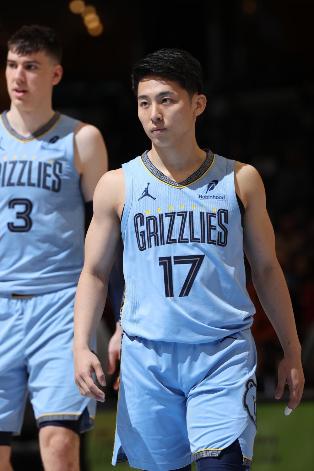 与评论员展 与评论员展