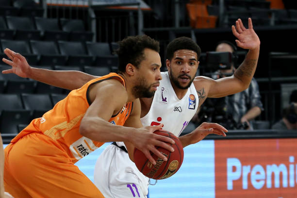 部面前显得 部面前显得