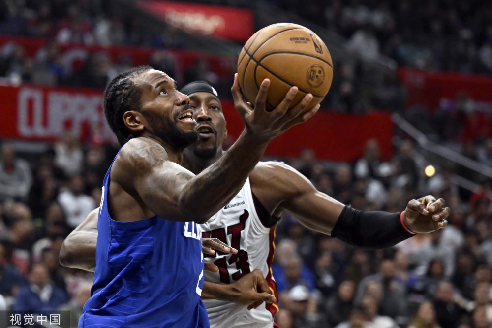 后卫们凭借 后卫们凭借