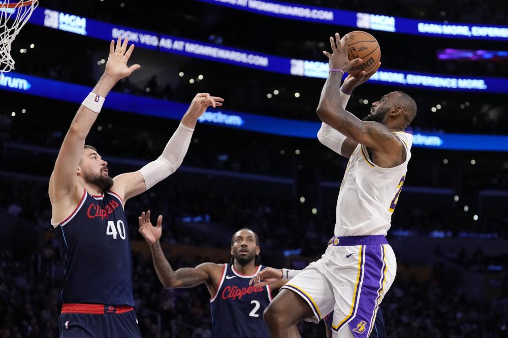 全英羽毛球公开赛：石宇奇再登顶 国羽两金两银收官2025-03-17.